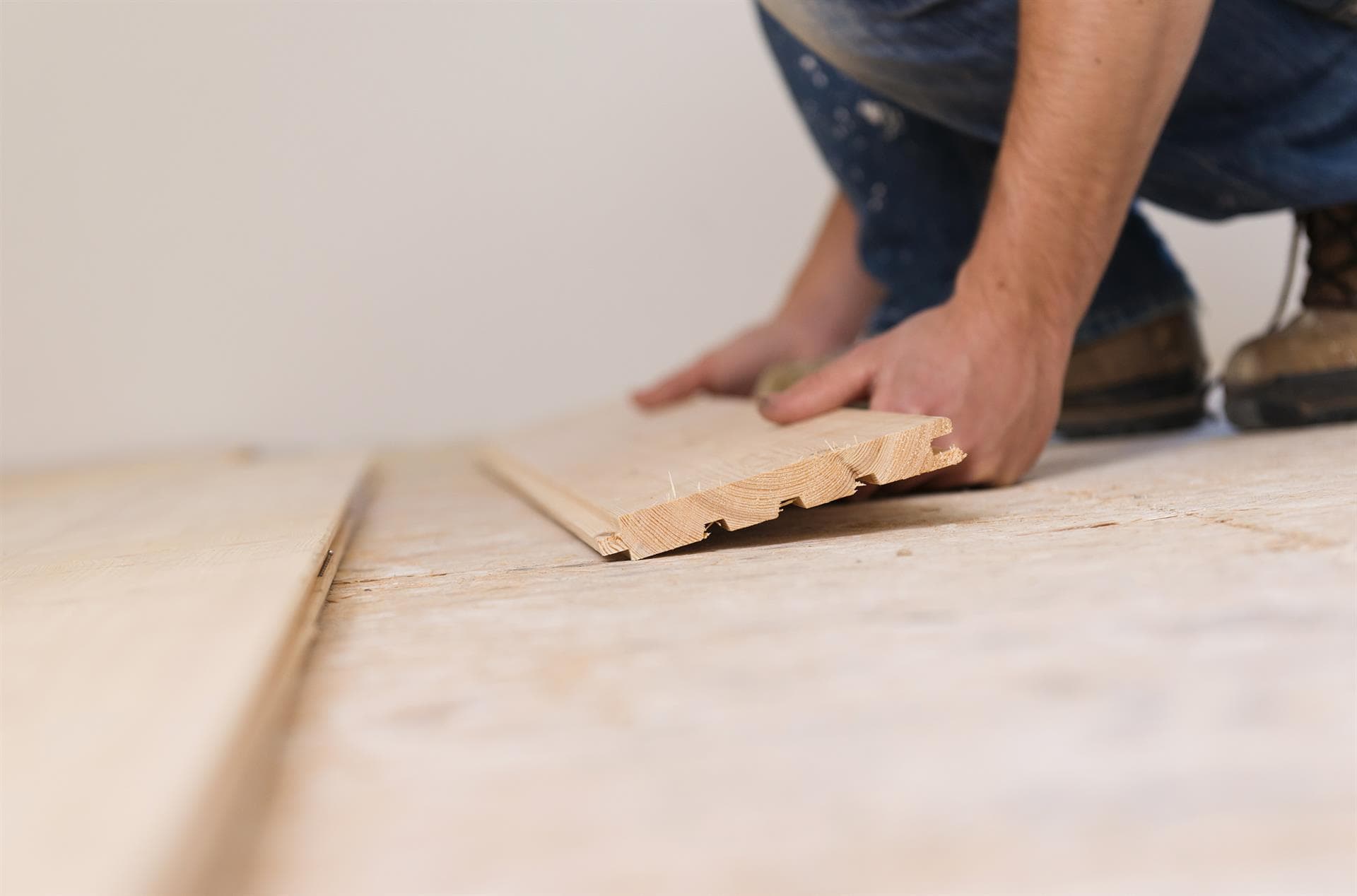 Colocación, pulido y barnizado de suelos de madera